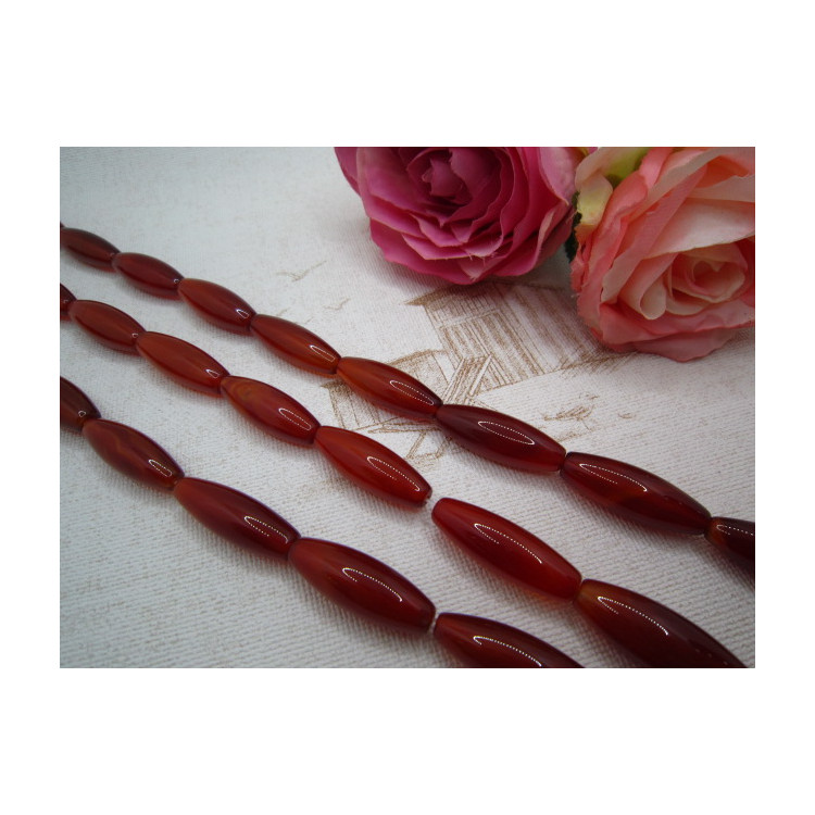 AGATE OVALE NATURELLE 30X10MM ROUGE